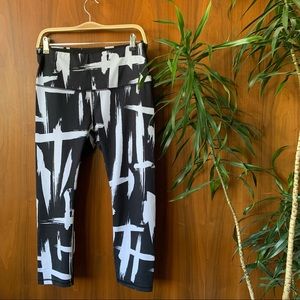 Lucy 3/4 abstract print legging